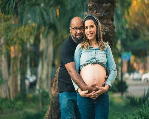 孕期饮食指南：孕妇晚期能否安全食用芒果与西瓜